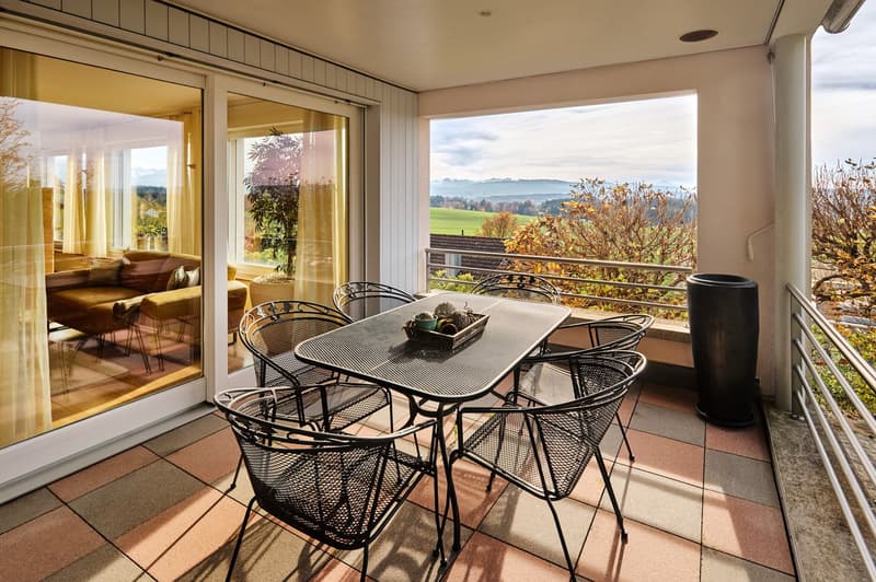 Exklusives 5.5-Zimmer-Terrassenhaus mit Wellnessbereich und traumhafter Weitsicht (5)