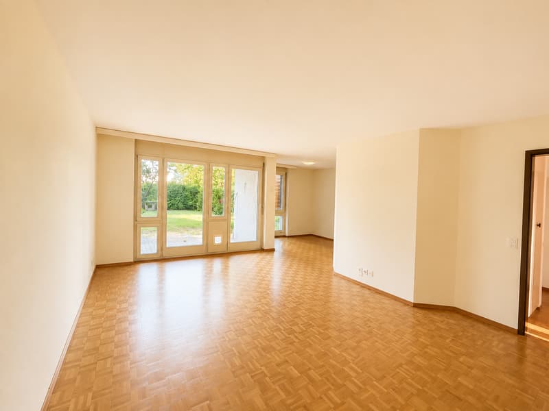 Helle 3.5-Zimmer-Wohnung mit Gartenausgang in Dietlikon (2)