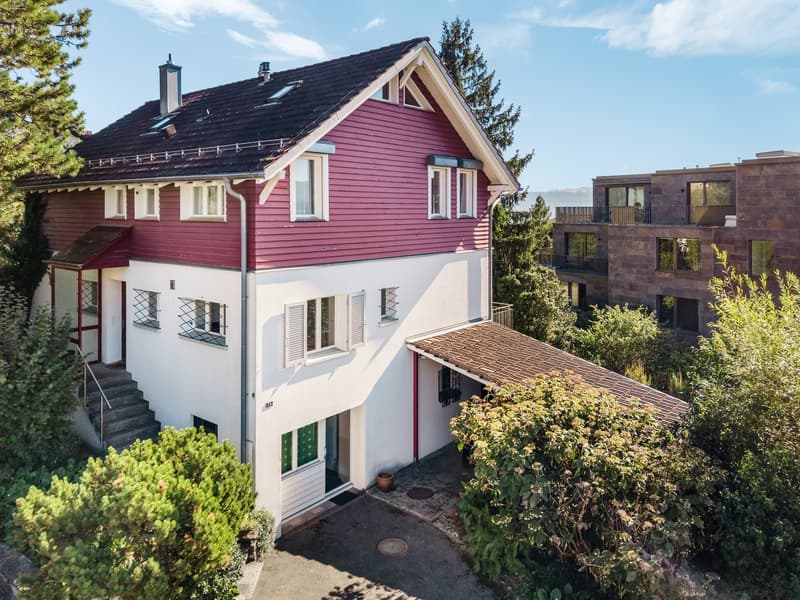 8-Zimmer-Einfamilienhaus mit 873 m² Land an Sonnenlage in Herrliberg — Raum für Visionen (2)