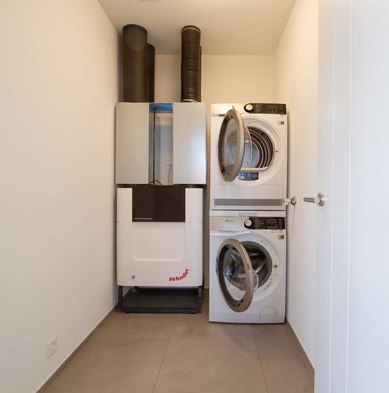 Helle und grosse 2.5-Zi-Terrassenwhg mit herrlicher Fernsicht, Wohnkomfort und schönen Materialien (13)