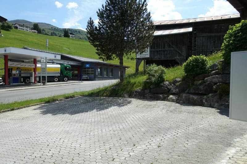 Die Besucherparkplätze.