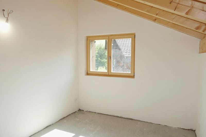 Das erste Doppelschlafzimmer im Hausteil mit der 3½-Zimmer-Wohnung