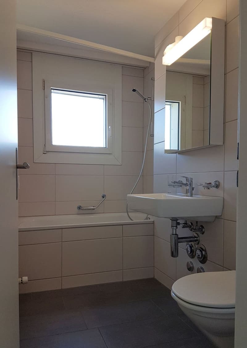 Helle 4.5-Zimmer-Wohnung mit Balkon und Bergpanorama in Oberurnen (9)
