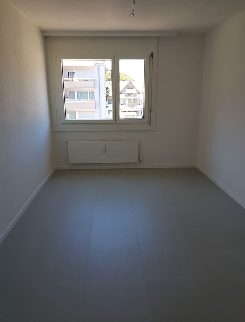 Helle 4.5-Zimmer-Wohnung mit Balkon und Bergpanorama in Oberurnen (5)