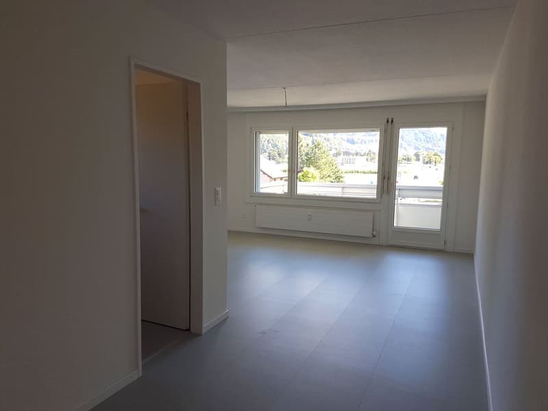 Helle 4.5-Zimmer-Wohnung mit Balkon und Bergpanorama in Oberurnen (3)