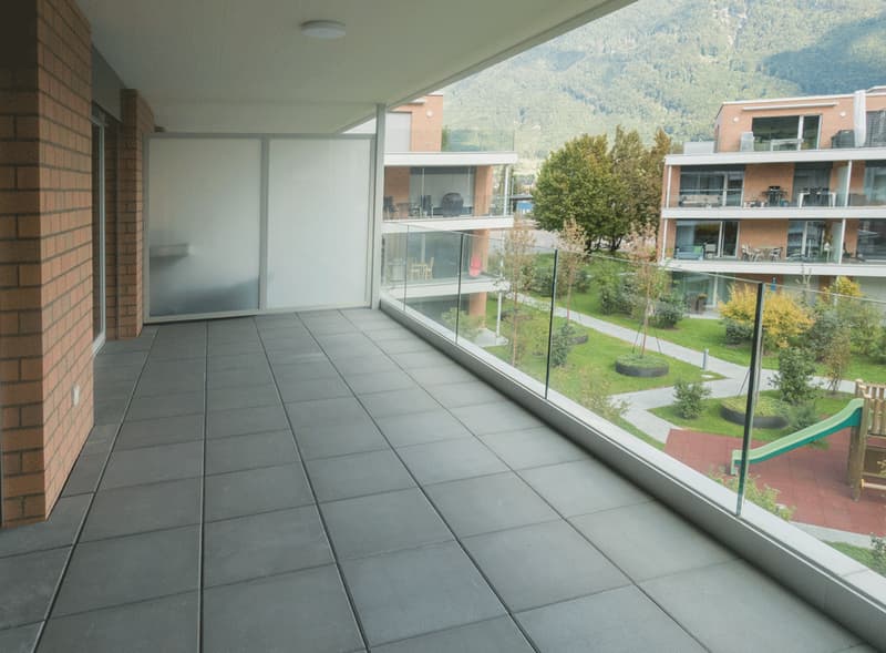 Helle 3.5-Zimmer-Wohnung mit Balkon und Bergblick in Glarus Nord (6)