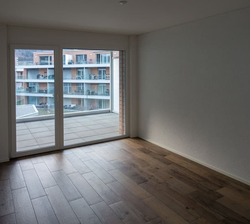 Helle 3.5-Zimmer-Wohnung mit Balkon und Bergblick in Glarus Nord (3)