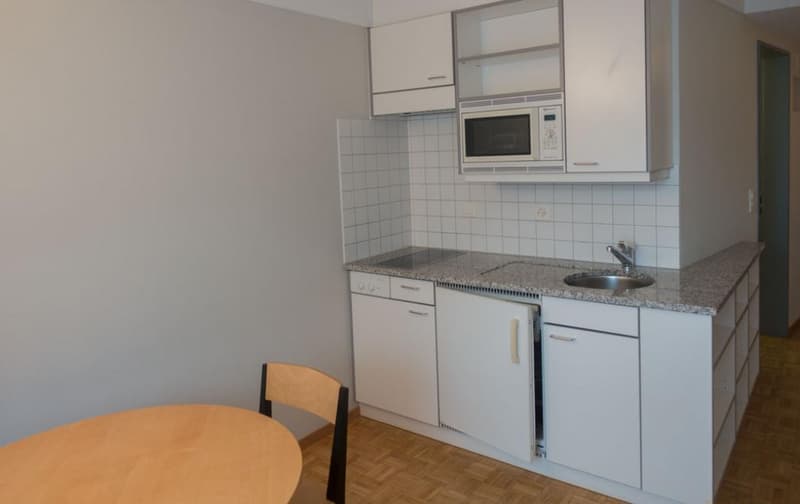 Möbliertes 1-Zimmer-Studio in Glarus zu vermieten (2)