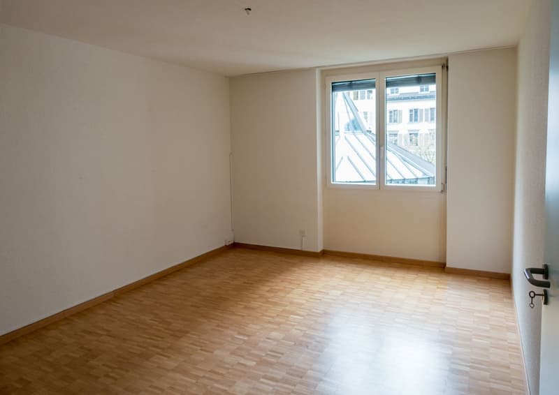 Sehr schöne 2.5-Zimmer-Wohnung - im Zentrum von Glarus (6)