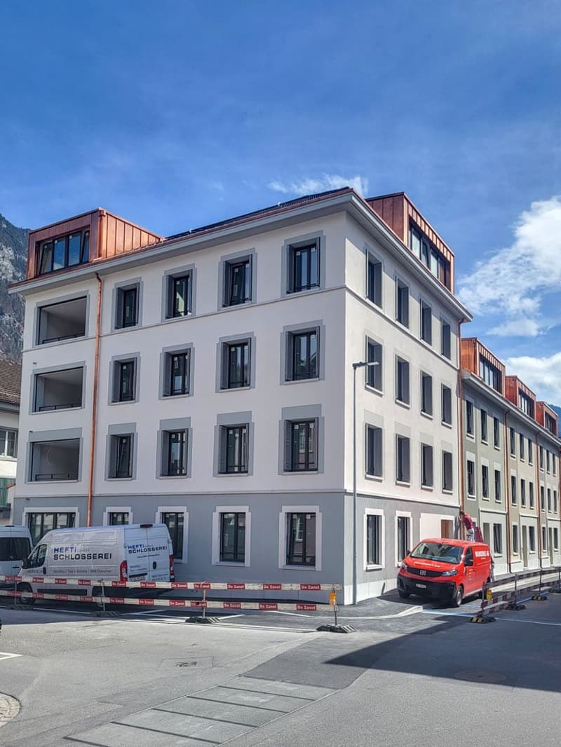 Helle 3.5-Zimmer-Wohnung mit Balkon an zentraler Lage in Glarus inkl. Garagenplatz (1)