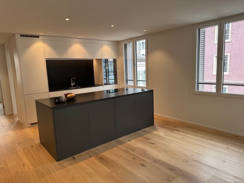 Helle 3.5-Zimmer-Wohnung mit Balkon an zentraler Lage in Glarus inkl. Garagenplatz (2)