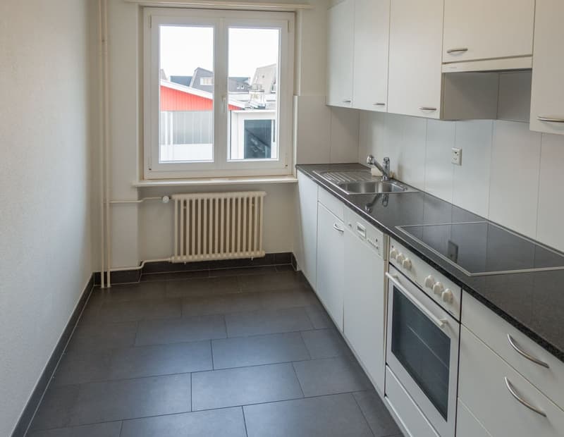 Gemütliche 4-Zimmer-Wohnung mit Balkon in Niederurnen (2)