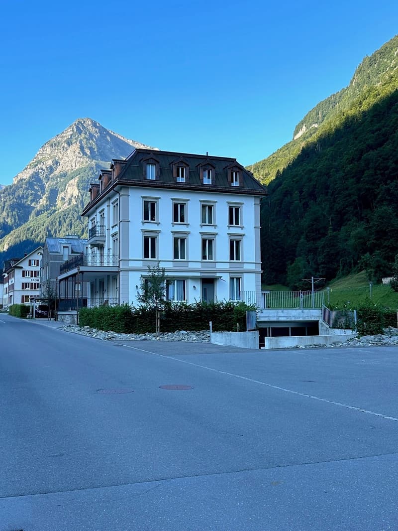 Modernes Wohnen inmitten der Glarner Bergwelt (1)