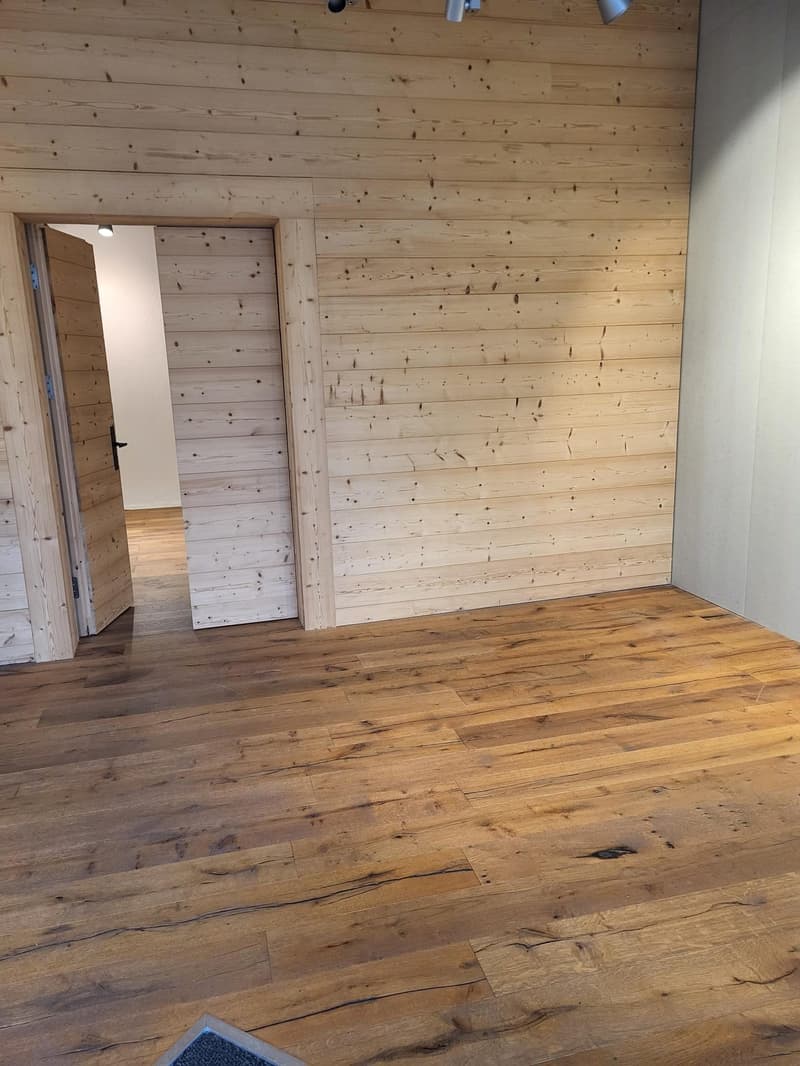 Ladenlokal an sehr attraktiver Lage inmitten von Glarus (3)