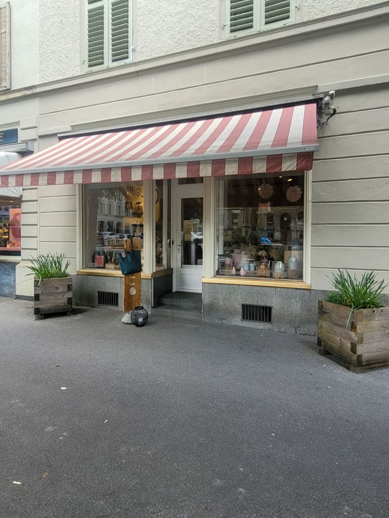 Ladenlokal an sehr attraktiver Lage inmitten von Glarus (1)