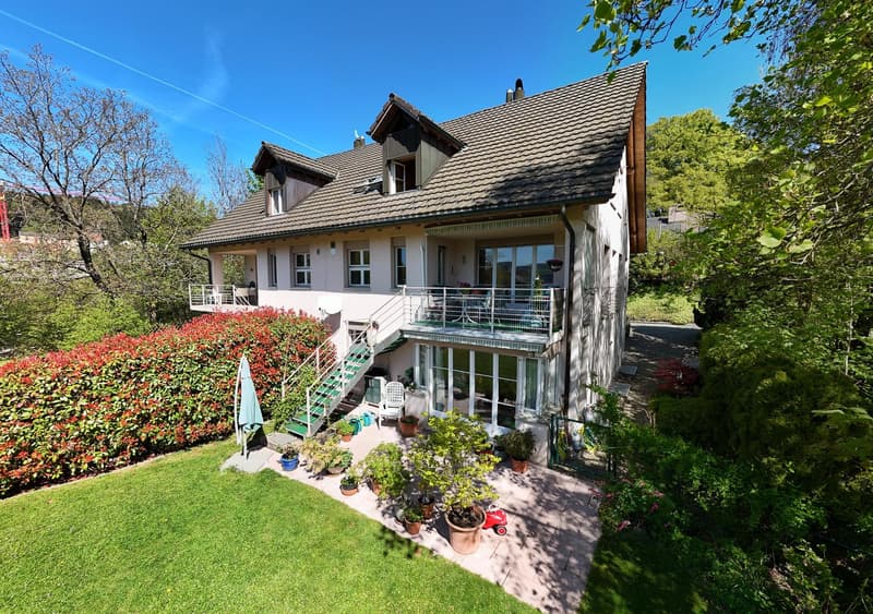 Happy family - 6.5-Zimmer-Doppeleinfamilienhaus mit idyllischem Grundstück (1)
