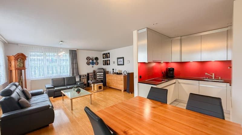 4.5-Zimmer Gartenwohnung mit grossem Sitzplatz - wohnen wie im Einfamilienhaus (2)