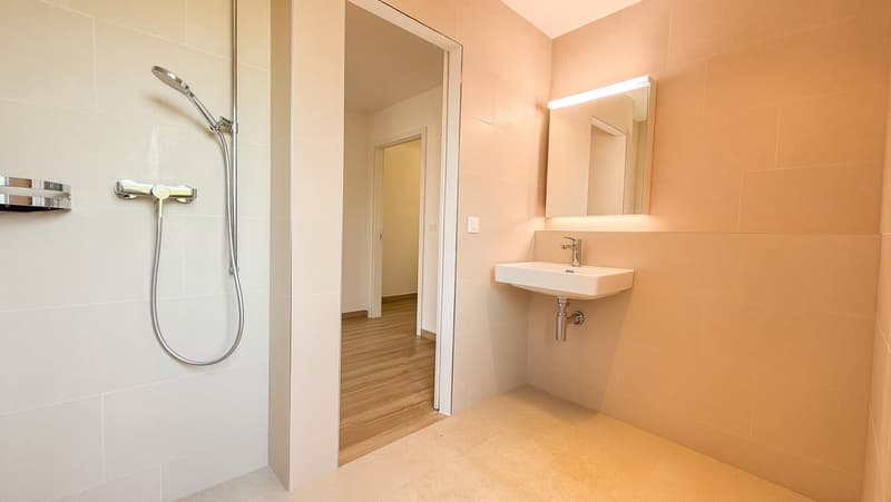 Helle 4.5-Zimmer-Wohnung mit Gartensitzplatz und Balkon (7)