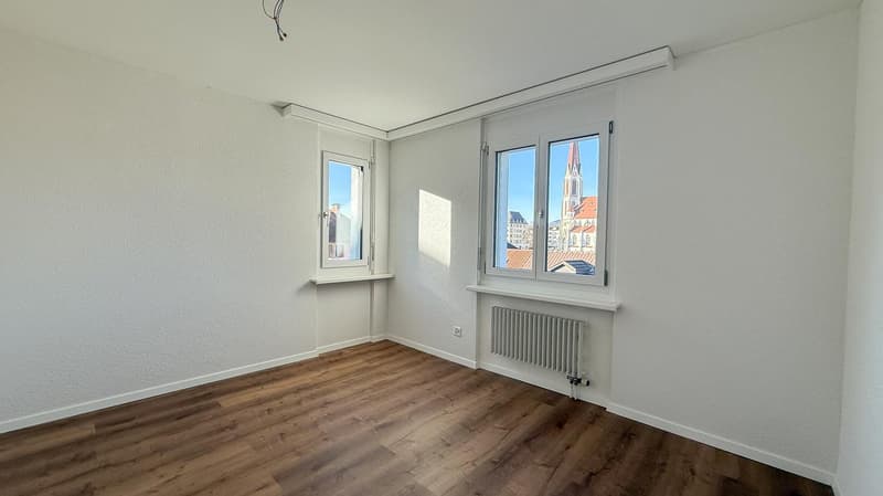 Lichtdurchflutete 3.5-Zi.Stadtwohnung mit Balkon und Stadtblick (5)