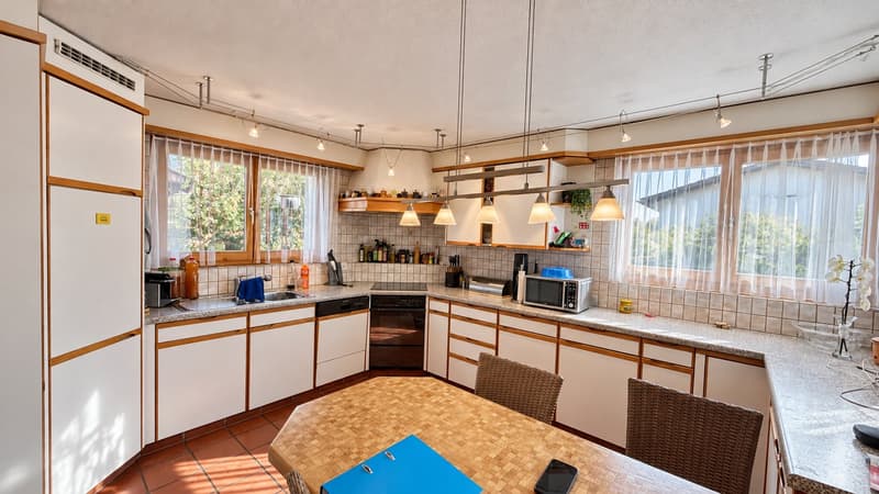 6½-Zimmer-Einfamilienhaus mit Doppelgarage und 800 m² grossem Grundstück (2)