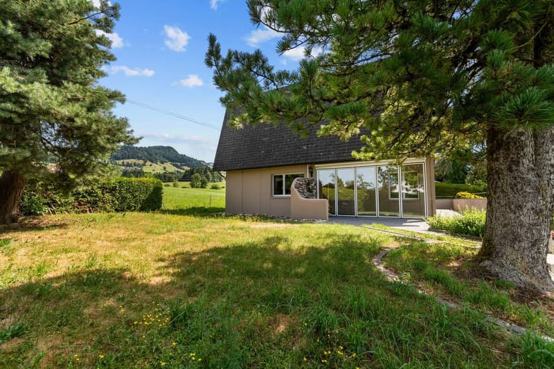 Grosszügiges 9-Zimmer-Einfamilienhaus mit Weitsicht (13)