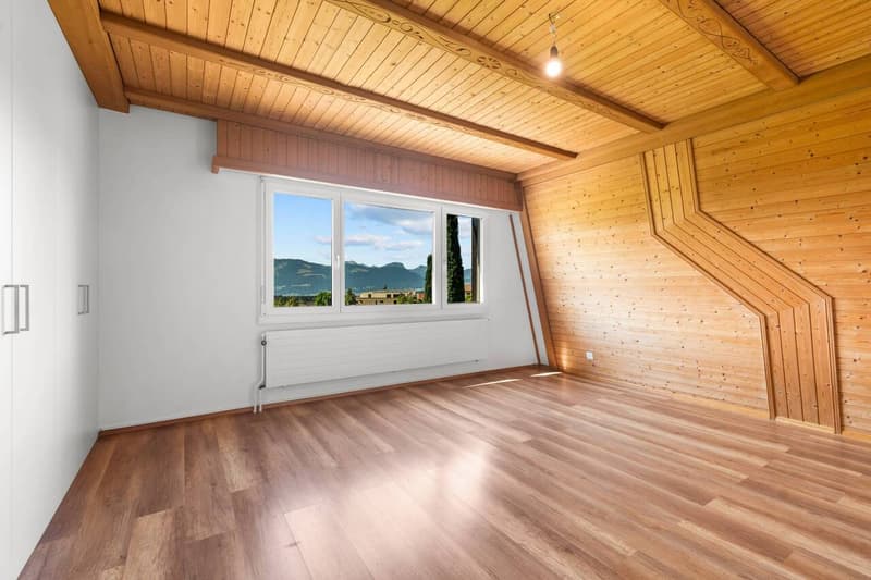 Grosszügiges 9-Zimmer-Einfamilienhaus mit Weitsicht (11)