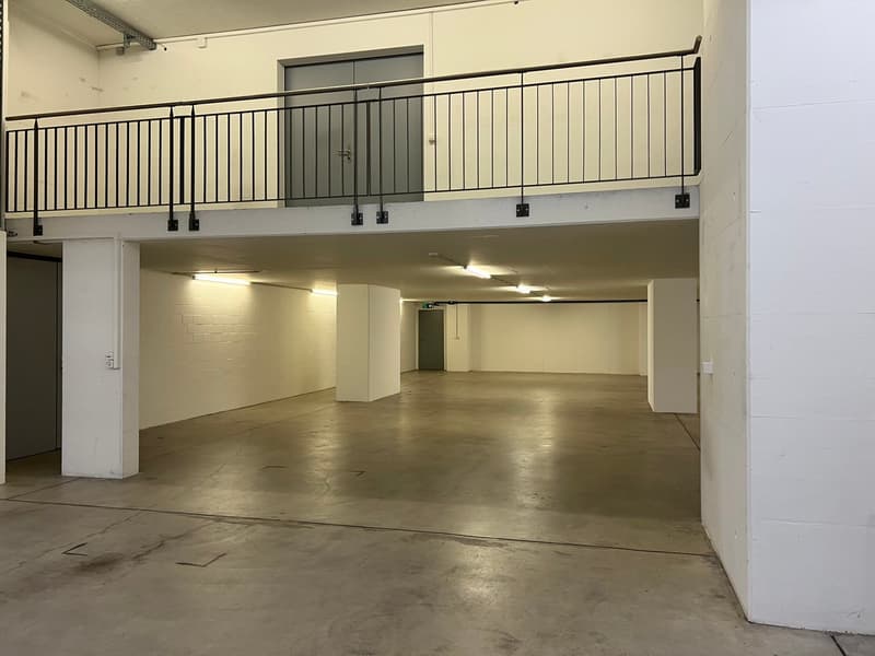 Modern and representative commercial building (2)