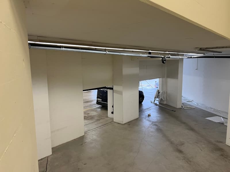Modern and representative commercial building (4)