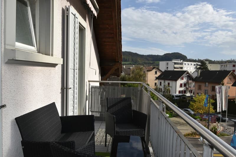 Appartement mansardé confortable avec balcon / centre de Neuhausen (10)