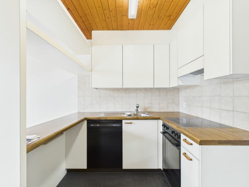 Heimelige Dachwohnung in ruhigem Wohnquartier (5)