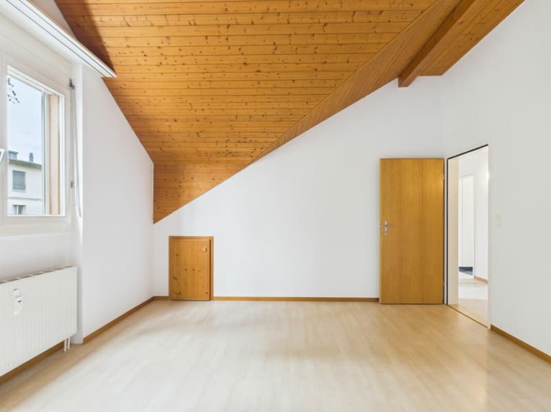 Heimelige Dachwohnung in ruhigem Wohnquartier (9)