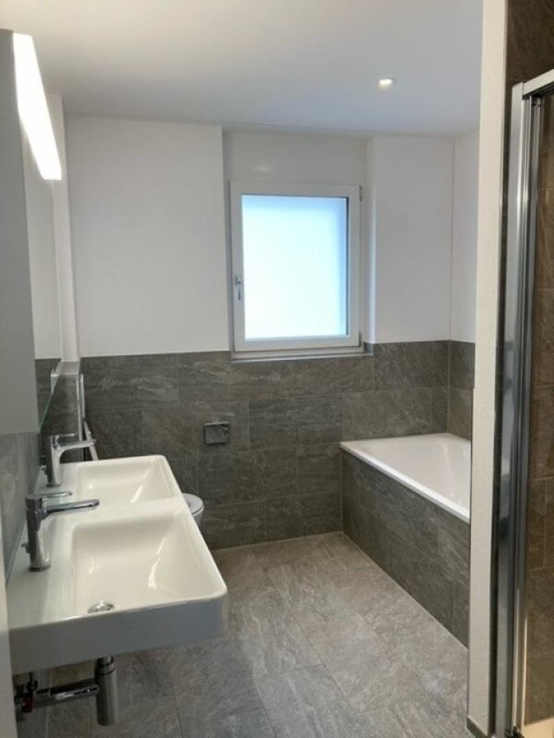 Familienfreundliches Reihen-Einfamilienhaus 6.5-Zimmer (11)