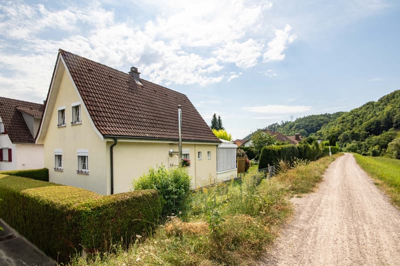 Freistehendes Einfamilienhaus mit schönem Garten in ruhiger Lage von Wutöschingen (20)