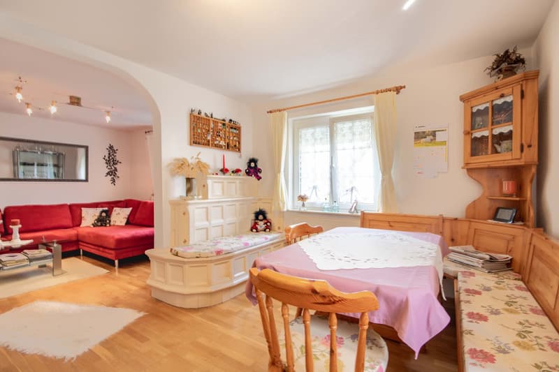 Freistehendes Einfamilienhaus mit schönem Garten in ruhiger Lage von Wutöschingen (2)