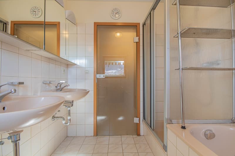Großzügige 5-Zimmer Wohnung mit Wintergarten in Rickenbach - Egg (13)