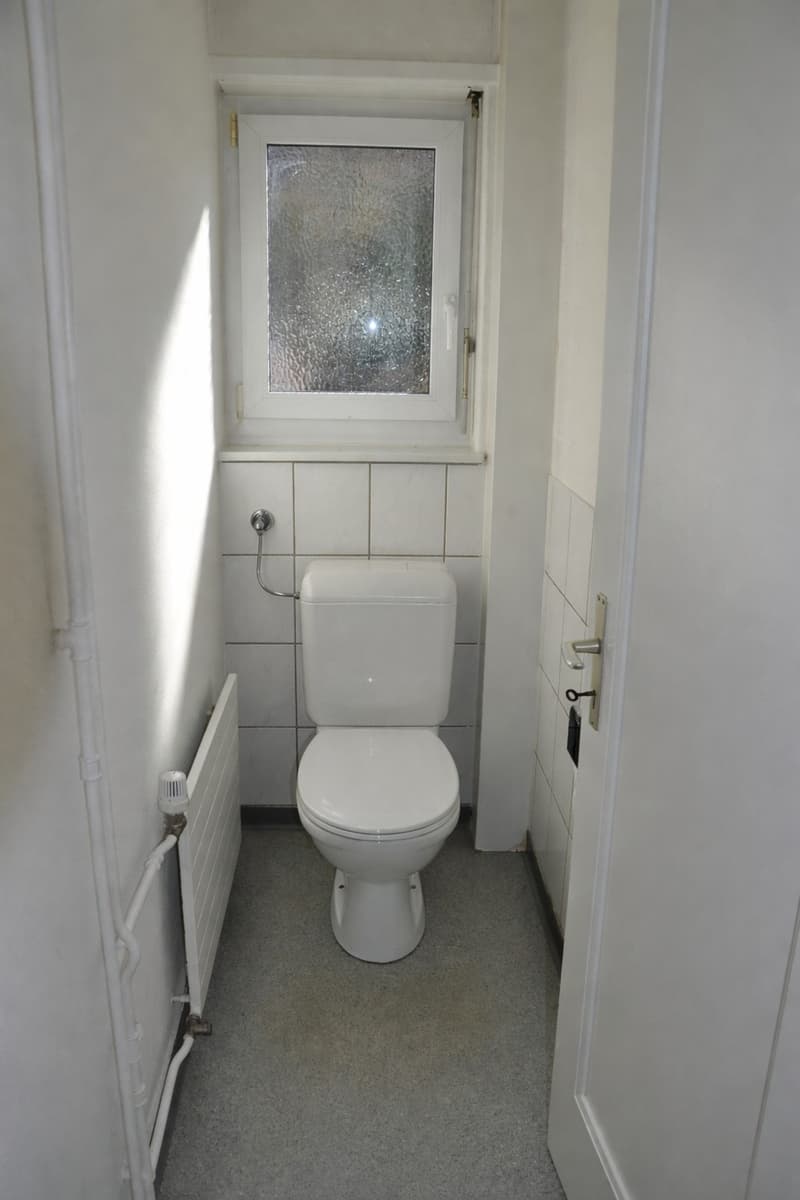 separates WC