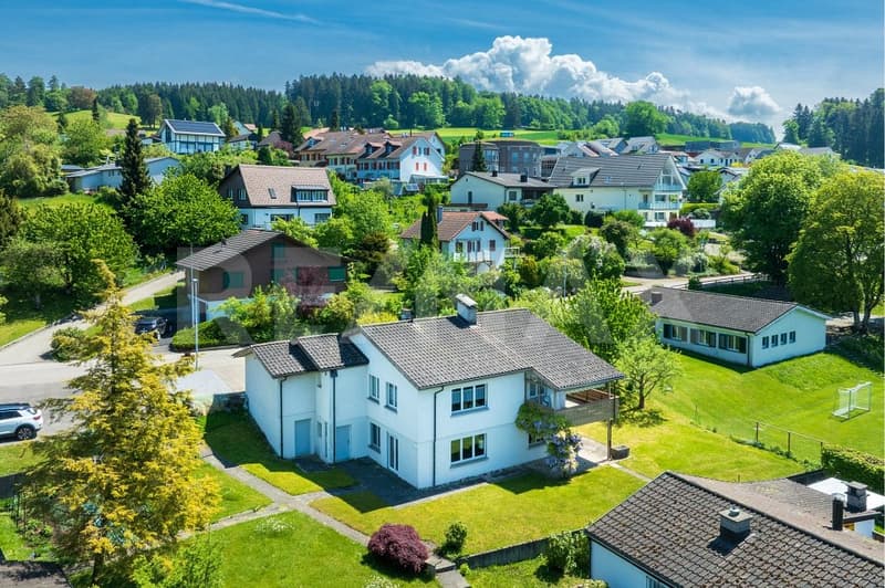 Attraktives Einfamilienhaus mit Einliegerwohnung sowie 746m² Grundstück (2)