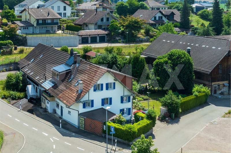 Einseitig angebautes grosszügiges Flarzhaus mit idyllischem Garten (1)