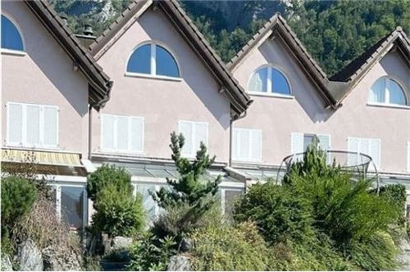 Grosszügiges Reiheneinfamilienhaus an toller Lage (2)