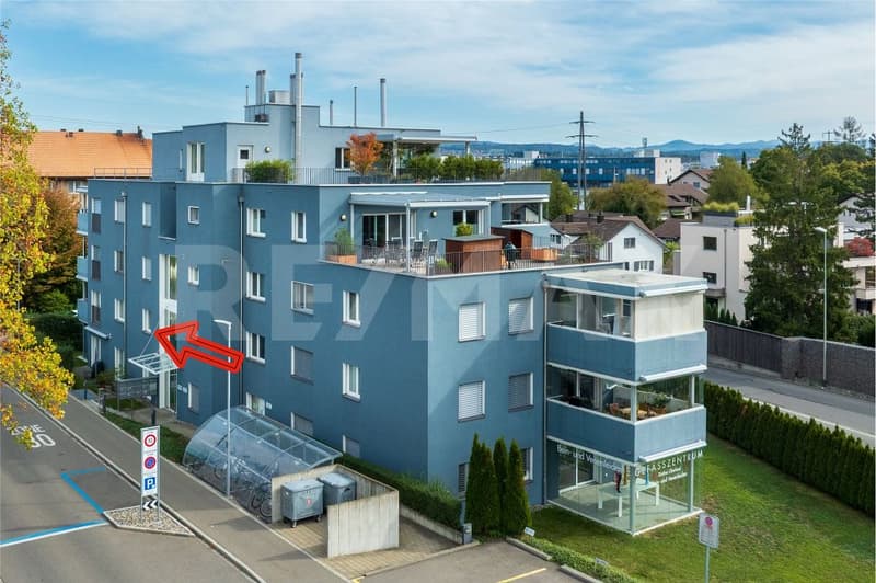 Neuwertige 3.5 Zimmerwohnung mit grossem Balkon (2)
