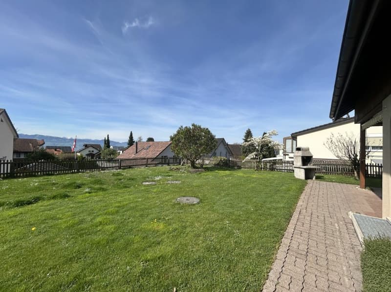 Charmantes, freistehendes Einfamilienhaus mit grosszügigem Garten (14)