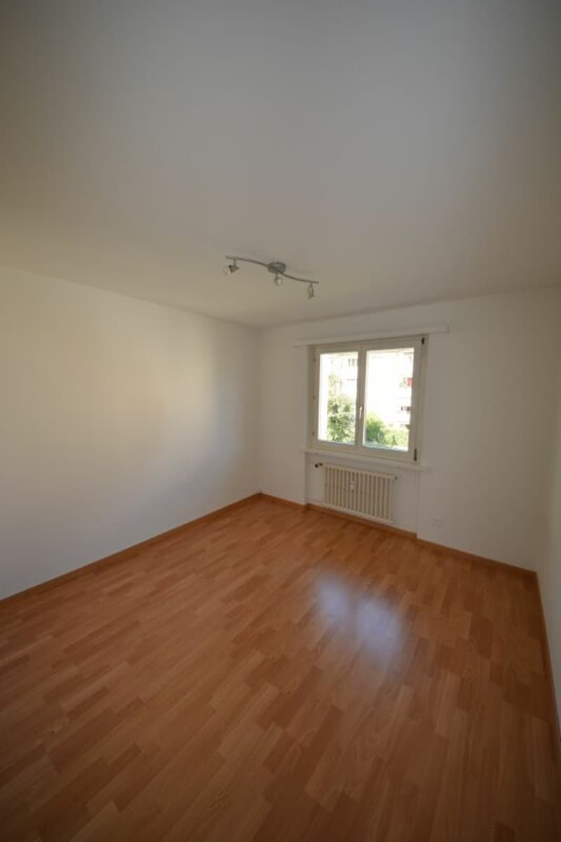 4-Zimmerwohnung an zentraler Wohnlage (2)