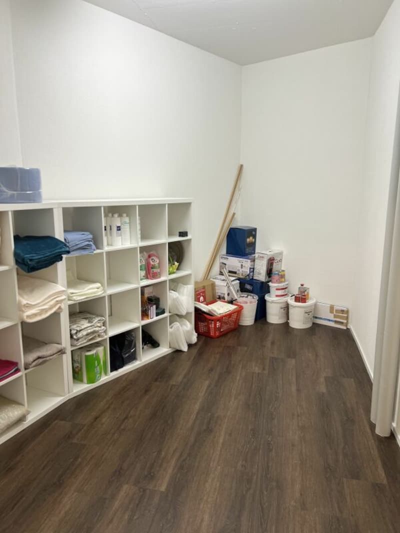 Attraktive Geschäftsfläche in Jona, ideal für Beauty, Massage, Therapie oder Praxis (10)