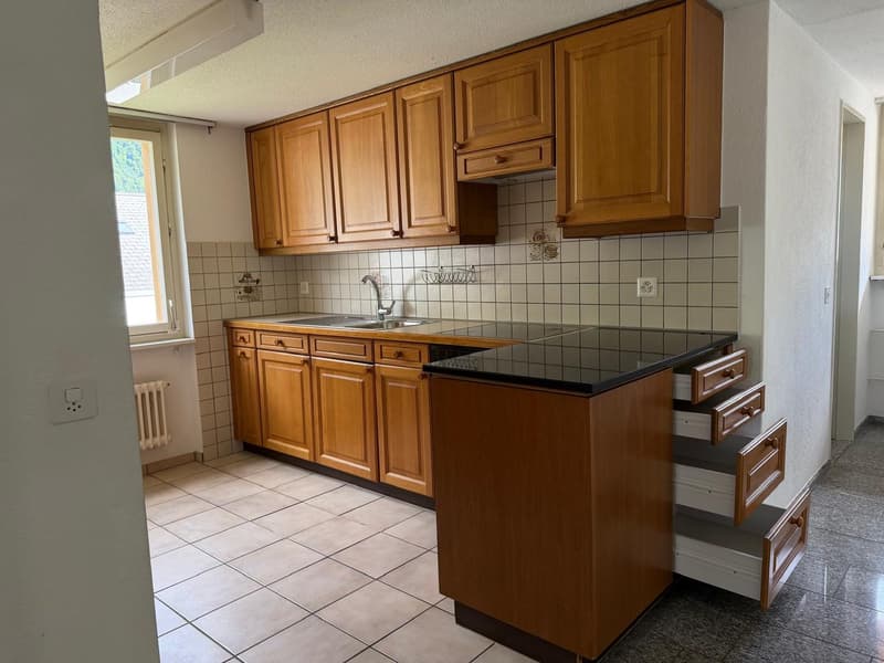 Charmante 3.5-Zimmer-Altbauwohnung mit Balkon und Bergblick in Haslen GL (5)