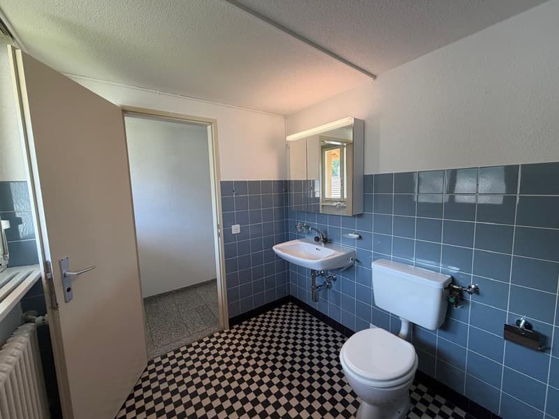 Charmante 3.5-Zimmer-Altbauwohnung mit Balkon und Bergblick in Haslen GL (12)