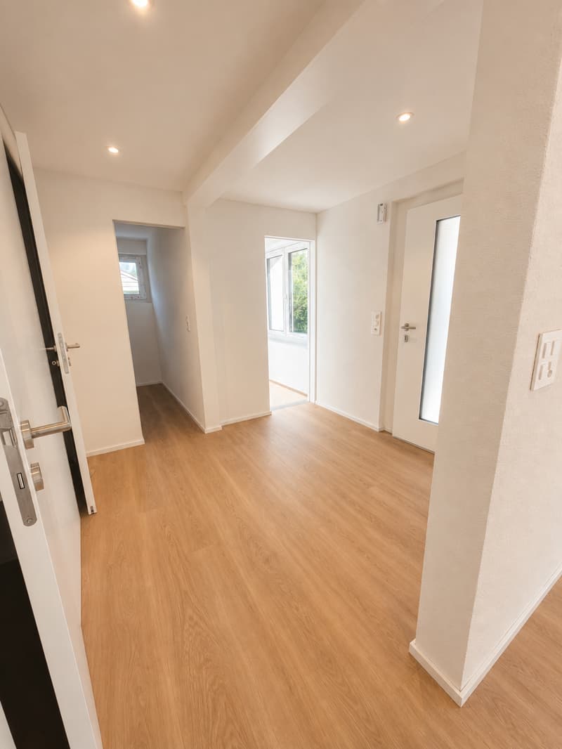Modernes freistehendes 5.5-Zimmer-Einfamilienhaus an ruhiger Lage in Näfels (4)