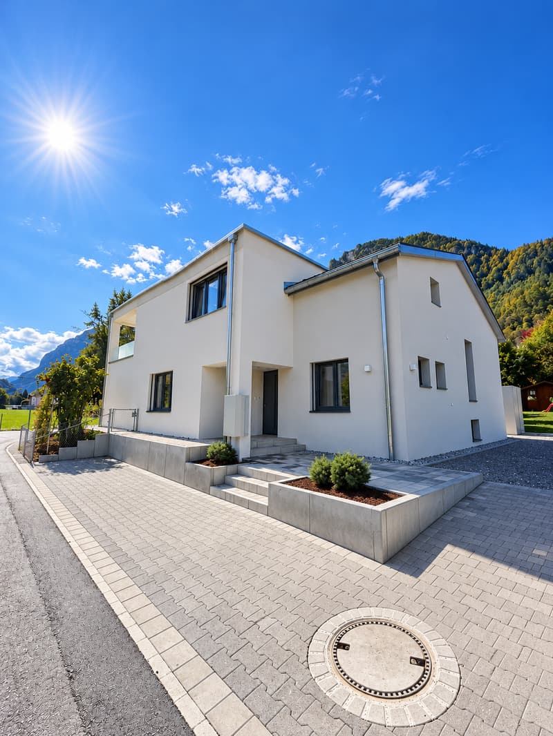 Modernes freistehendes 5.5-Zimmer-Einfamilienhaus an ruhiger Lage in Näfels (2)