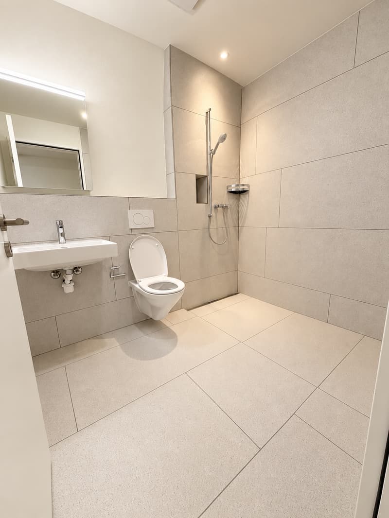 Moderne 3.5-Zimmer-Wohnung im Neubau in Glarus – sofort verfügbar! (10)
