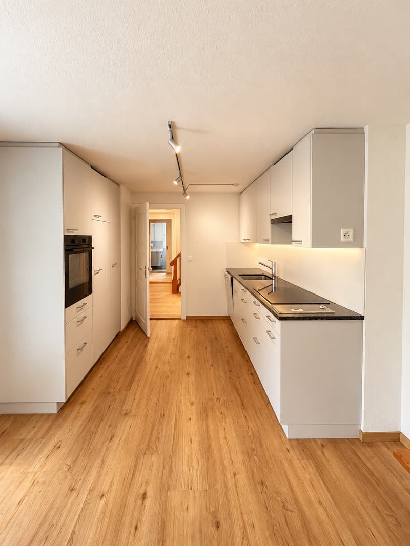 Charmantes 4.5-Zimmer-Einfamilienhaus mit grosszügigem Garten und herrlicher Bergsicht (7)