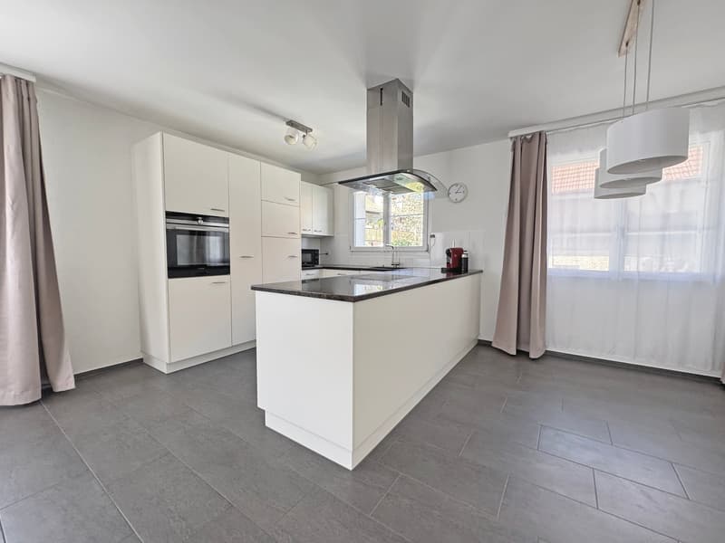 Grosszügige, durchdachte 4 ½-Zimmer- Wohnung, ruhiges Wohnquartier, inkl. 2 Tiefgaragenplätze (8)